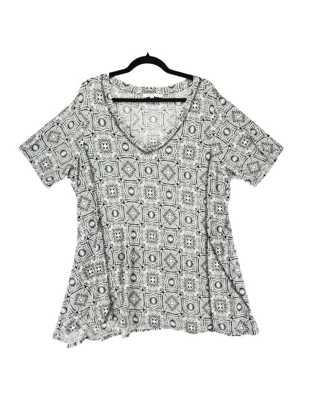Rose + Olive Top Womens 2X White Black Print Short Sleeve